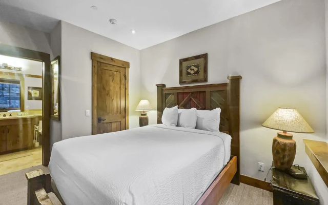 photo 4 of Amazing Pet-Friendly Executive Home, Ski-In Walk-Out - LR884 by Redawning