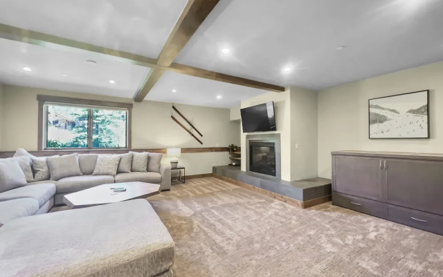 photo 3 of Incredible Executive Private Pet Friendly Home - LR902 by RedAwning