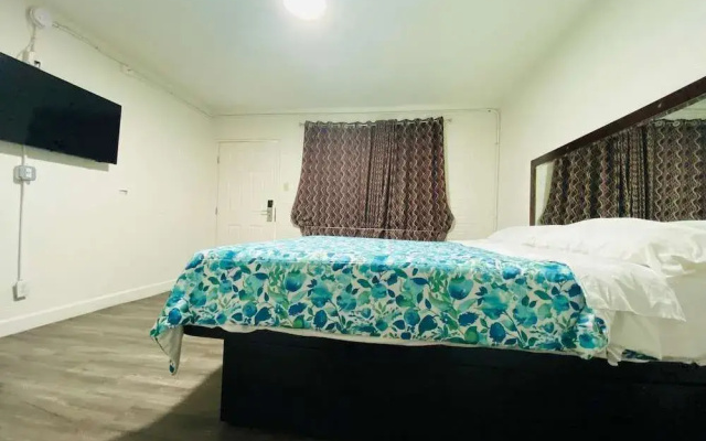 photo 3 of Lucky cuss Motel