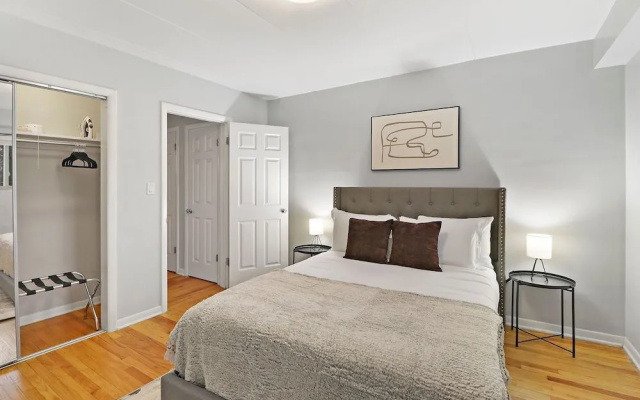 photo 3 of Lush 1BR Apt in Quiet Arlington Heights