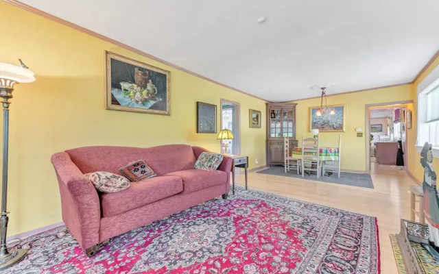 photo 4 of Lush And Warm 2br House In Sonoma 2 Bedroom Home by Redawning