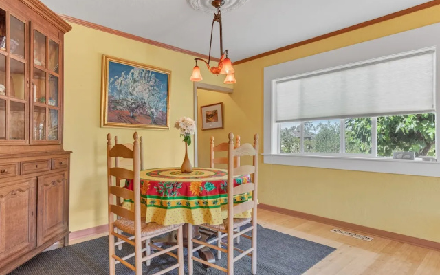photo 5 of Lush And Warm 2br House In Sonoma 2 Bedroom Home by Redawning