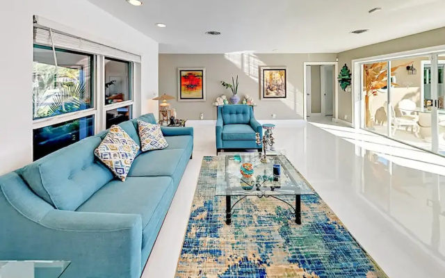 photo 2 of Lustrous Porcelain Floors - 4 Br Home