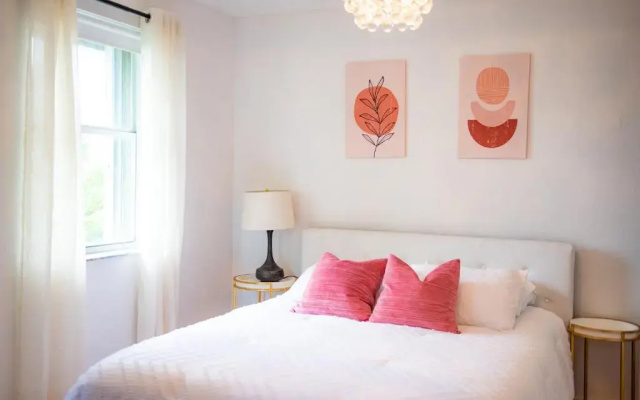 photo 3 of Lux 3 bedroom townhouse 1 block from the beach