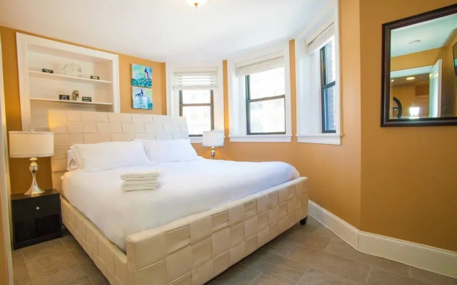 photo 2 of Lux Condo Near Boston - 3 King Beds 2 Bath-parking