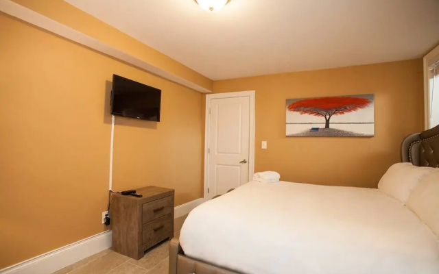 photo 4 of Lux Condo Near Boston - 3 King Beds 2 Bath-parking