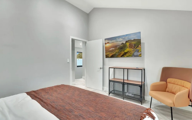 photo 5 of Lux Villa 3br 2ba Steps to Beach