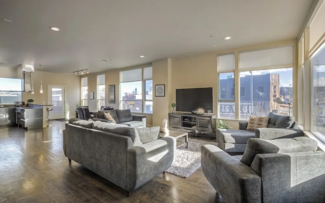 photo 2 of Luxe 3 Story Loft Rooftop Deck City Views!