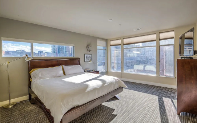 photo 3 of Luxe 3 Story Loft Rooftop Deck City Views!