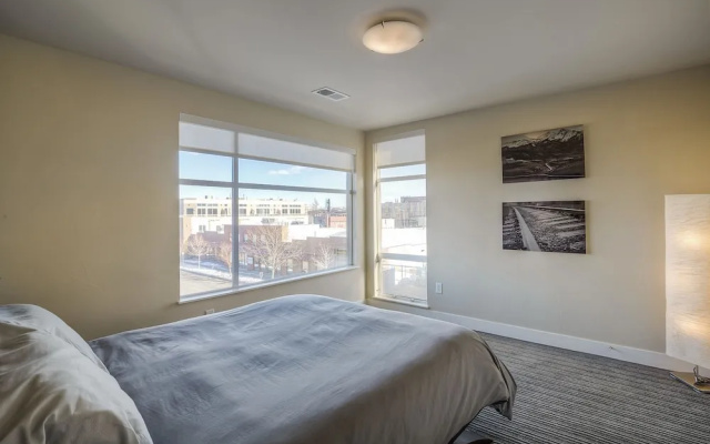 photo 5 of Luxe 3 Story Loft Rooftop Deck City Views!