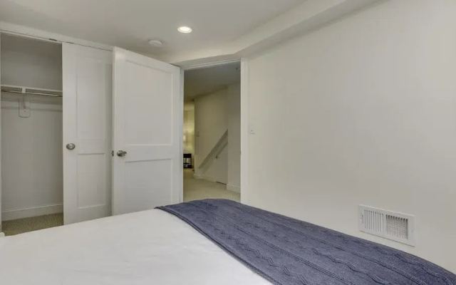 photo 2 of Spacious Colonial House in Alexandria | CozySuites