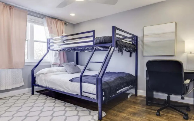 photo 5 of Spacious Colonial House in Alexandria | CozySuites