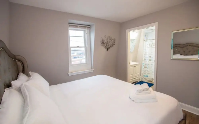 photo 4 of Luxe 4BR 3 Bath North End & Faneuil Hall