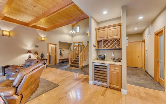 photo 2 of Luxe All-season Retreat by Avantstay Prime Location, Near Skiing