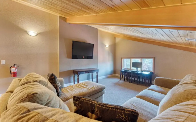 photo 3 of Luxe All-season Retreat by Avantstay Prime Location, Near Skiing