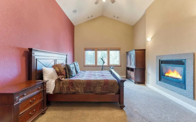 photo 4 of Luxe All-season Retreat by Avantstay Prime Location, Near Skiing