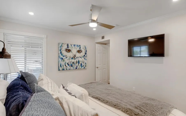 photo 2 of Luxe Central Scottsdale 4 Bdrm w/ Backyard Oasis!
