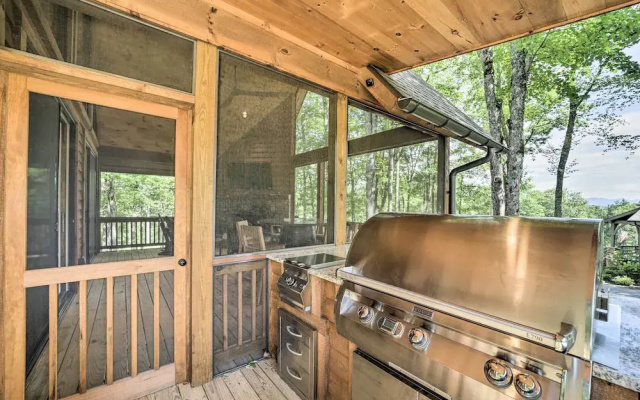 photo 5 of 7 Mi to Ski Sapphire Valley: Resort-style Retreat