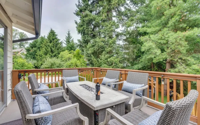 photo 3 of Kenmore Retreat w/ Shared Hot Tub - 1 Mi to Lake!