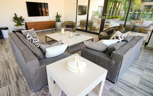 photo 3 of Luxe Life