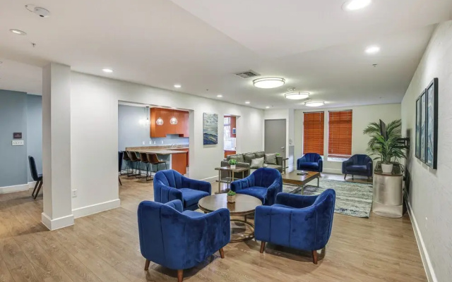 photo 2 of Luxe Long Beach Condo w/ Pool: 1 Mi to Shoreline!