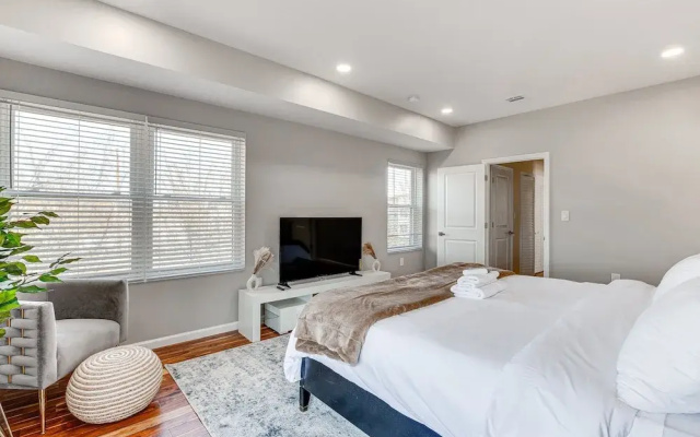 photo 2 of Luxe Newark Retreat w/ Rooftop Deck: Pets Welcome!