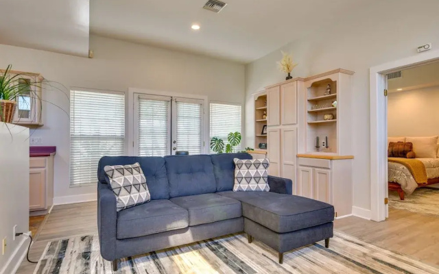 photo 4 of Luxe Pasadena Casita w/ Fireplace & Grill