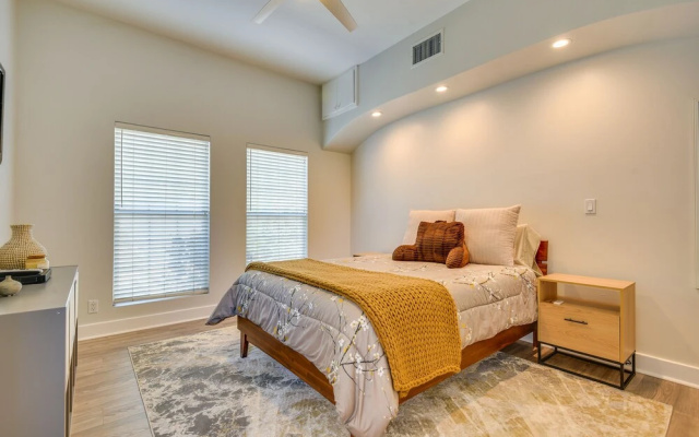 photo 5 of Luxe Pasadena Casita w/ Fireplace & Grill