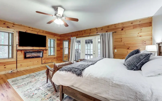 photo 5 of Luxe Smoky Mountains Cabin w/ Hot Tub & Views!