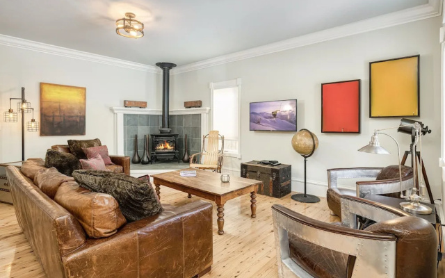 photo 5 of Luxe & Spacious Riverfront , Steps To Downtown 5 Bedroom Home