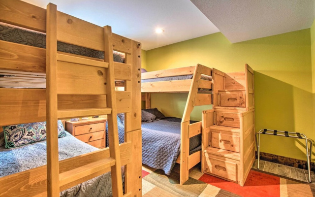 photo 3 of Luxe Updated Home w/ Grill + Hot Tub: 4 Mi to Rmnp