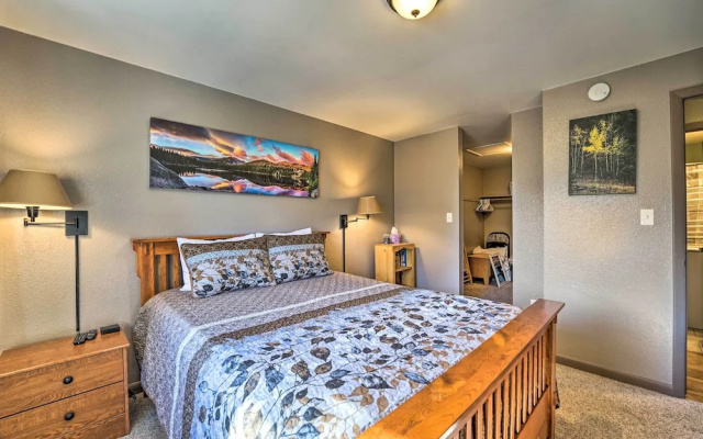 photo 4 of Luxe Updated Home w/ Grill + Hot Tub: 4 Mi to Rmnp