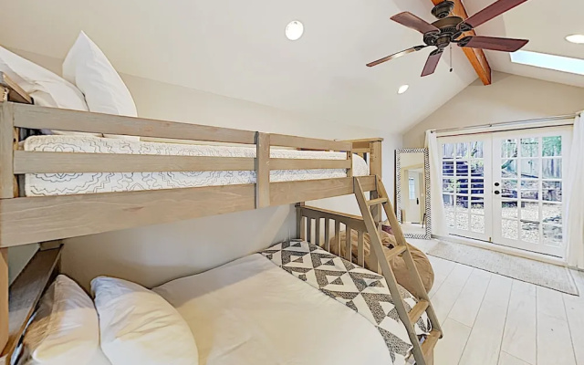 photo 5 of Luxe Vineyard-View Hideaway W/ Swim SPA & Hot Tub Home