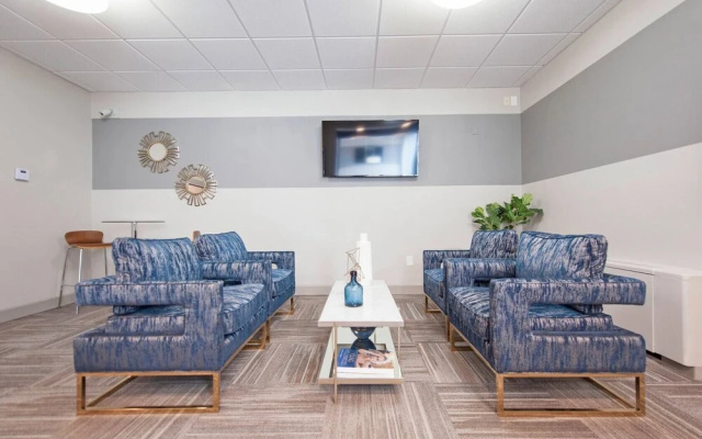 photo 3 of Contemporary 1 bedroom | CozySuites