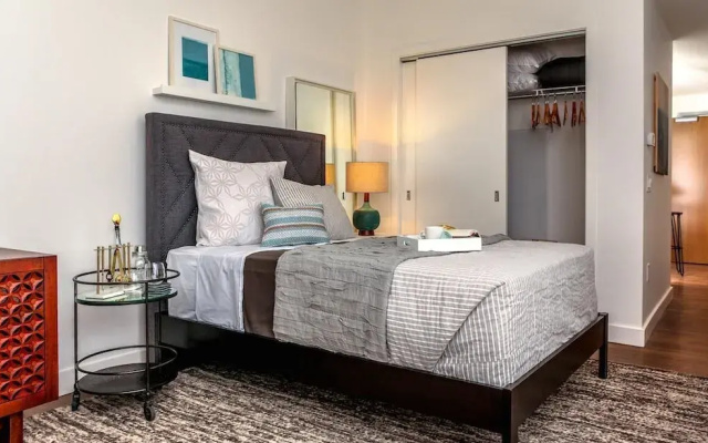 photo 5 of Luxurious 1bd/1ba Penthouse in Fenway - 1T