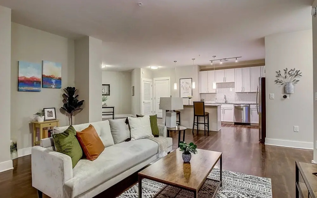 photo 2 of Luxurious 1BR Dilworth Apt on Greenway