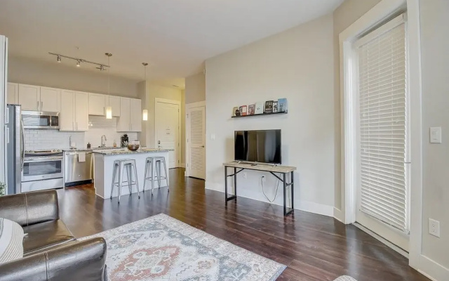 photo 3 of Luxurious 1BR Dilworth Apt on Greenway