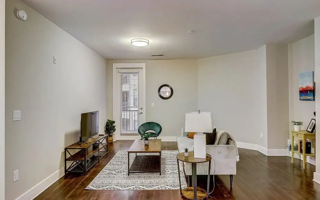 photo 4 of Luxurious 1BR Dilworth Apt on Greenway