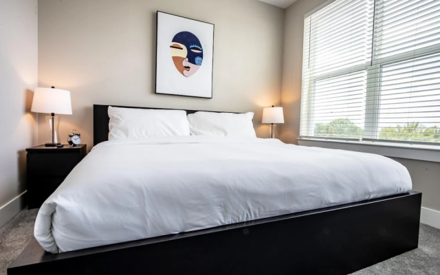 photo 4 of Luxurious 2 BR 2BR Downtown Apartment