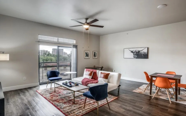 photo 5 of Luxurious 2BR with high ceilings and skyline views | by CozySuites