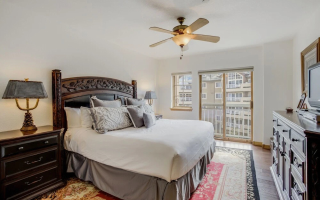 photo 3 of Luxurious 3 bedroom 3 bath condo! 3 Condo by RedAwning