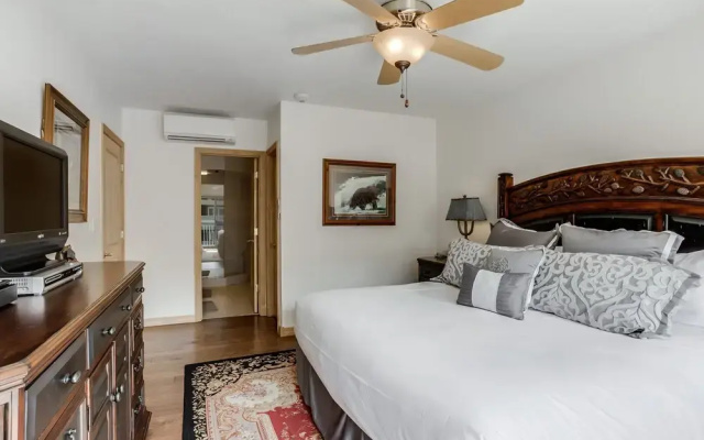 photo 4 of Luxurious 3 bedroom 3 bath condo! 3 Condo by RedAwning