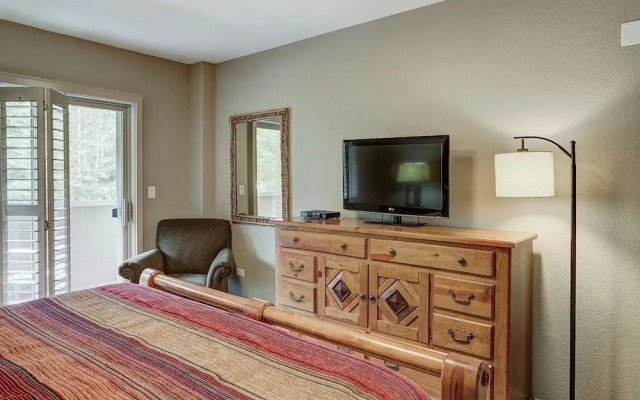 photo 4 of Luxurious 3 Bedroom Walk To Slopes & Beaver Creek Village Condo