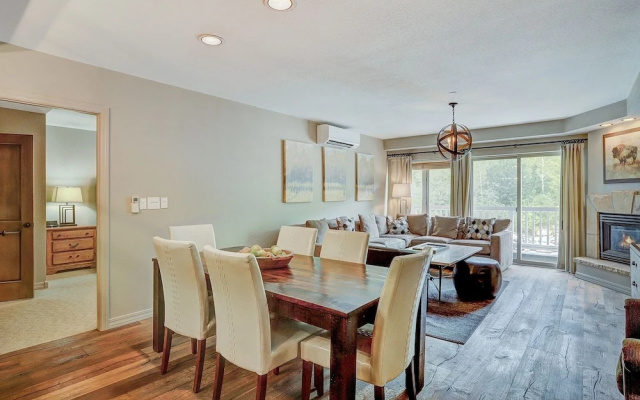 photo 5 of Luxurious 3 Bedroom Walk To Slopes & Beaver Creek Village Condo