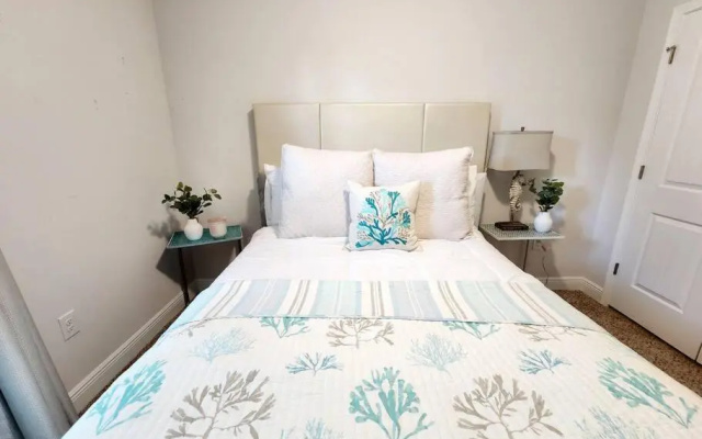 photo 2 of Luxurious 3br 2.5ba Townhome w/ community pool- sleeps 6