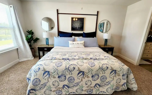 photo 3 of Luxurious 3br 2.5ba Townhome w/ community pool- sleeps 6