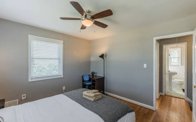 photo 4 of Luxurious 3br 2ba Townhouse with cozy backyard