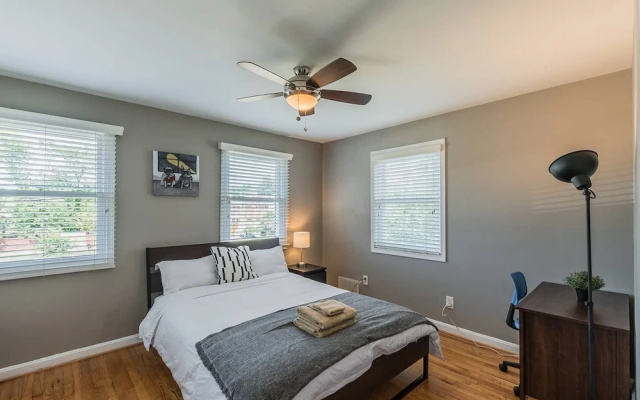 photo 5 of Luxurious 3br 2ba Townhouse with cozy backyard