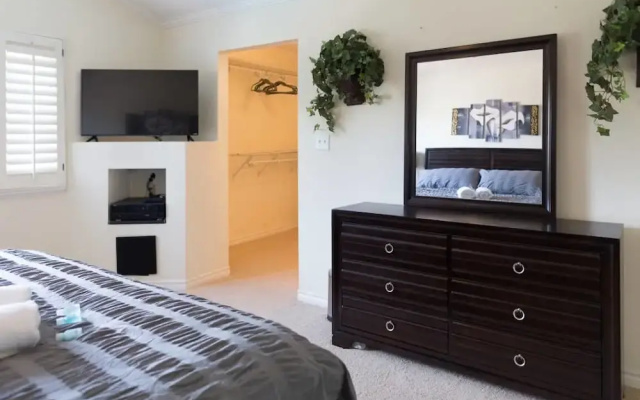 photo 2 of Luxurious 4BR 9m to Las Vegas Strip