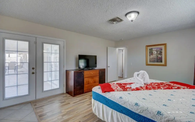 photo 4 of Luxurious 4BR House with Large Pool Near Strip